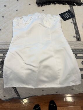 Lulu's White Strapless Lace-Trim Mini new with tags